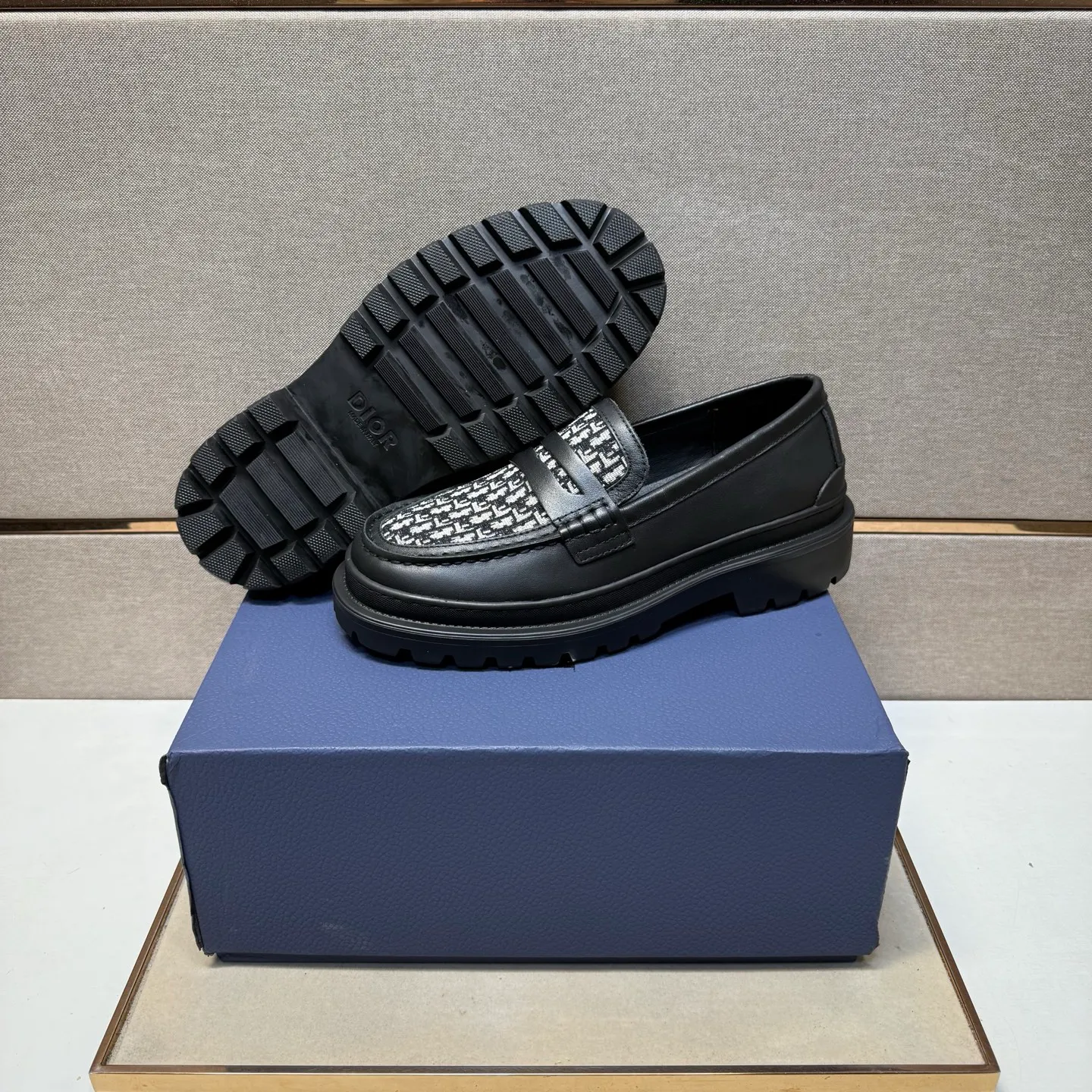 ⬛️Men's shoes 💰p442 [Dior~] Men's casual shoes 2025z cabinet sales simultaneously 🔶Size: 39-44 #️⃣ 🔷2 colors🔜The upper is made of multi-material splicing➕Genuine leather lining, comfortable and breathable, sole: original comfortable and wear-resistant outsole, ⚠️Real shot📱Photographed🎬The real thing is better📢📢📢